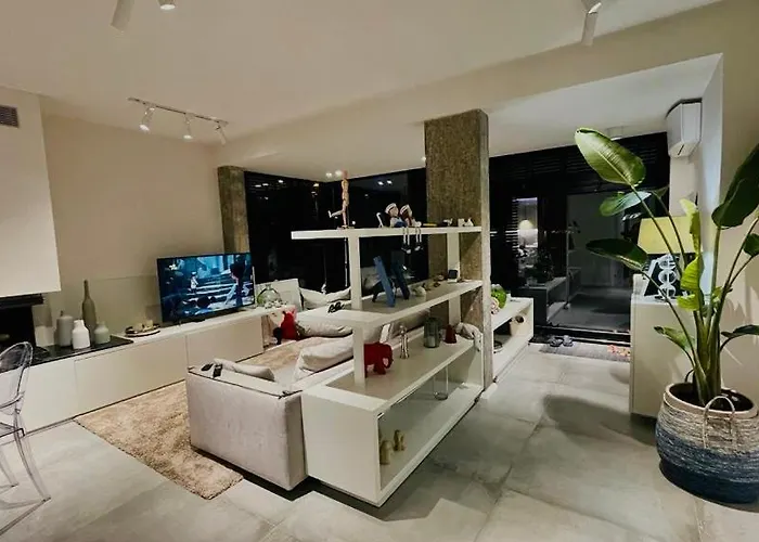 Deluxe Garden At Marea 골렘